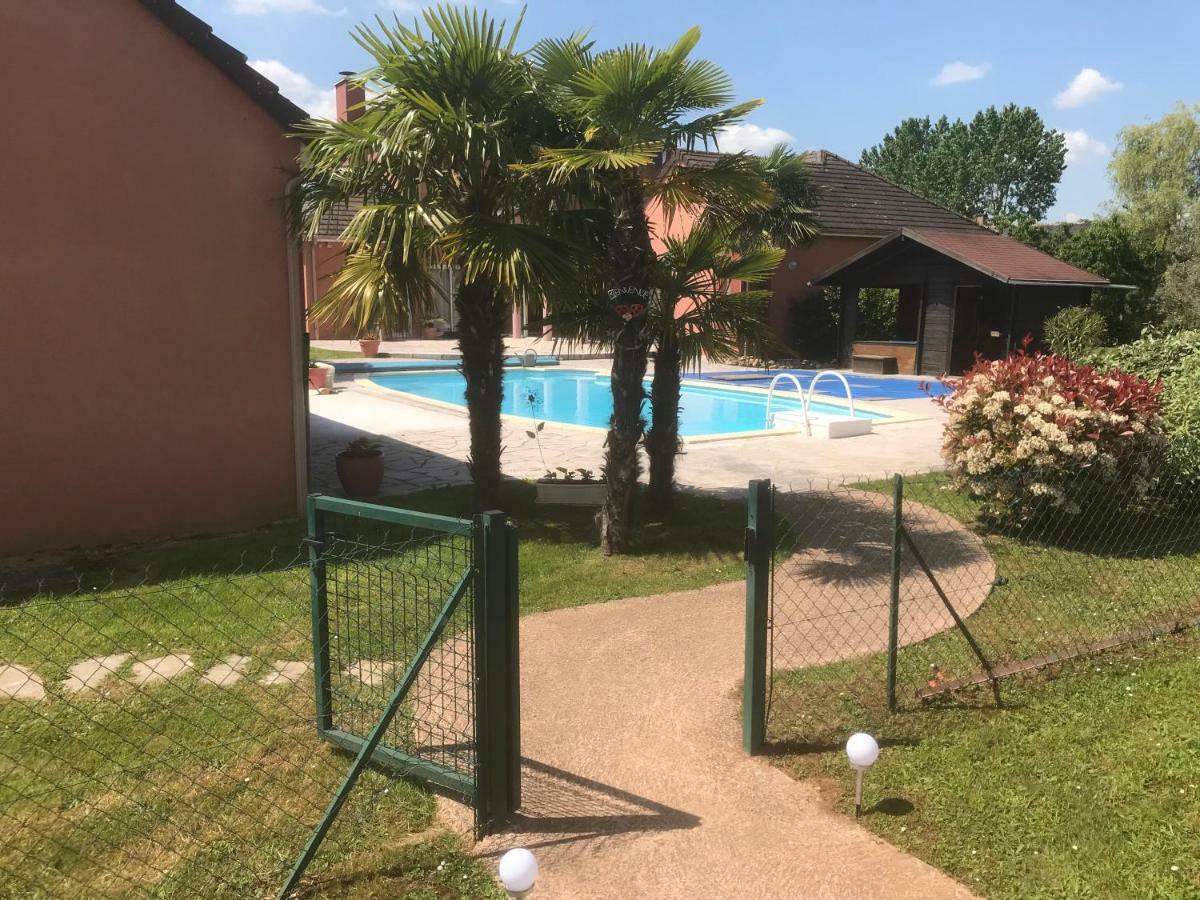 Chambres D'Hotes La Coloniale Varetz Exterior foto